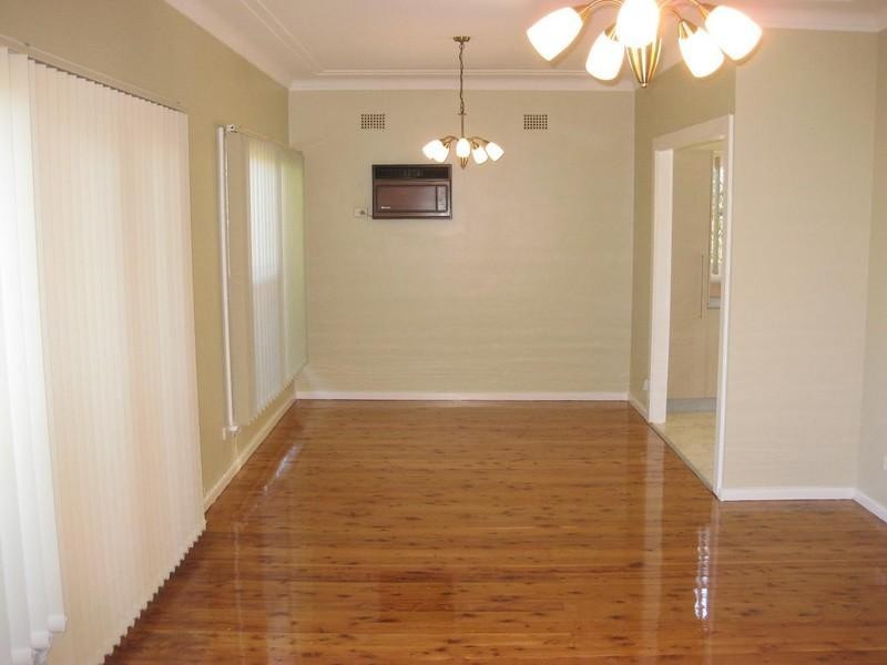 5 Pembrew Crescent, Earlwood NSW 2206