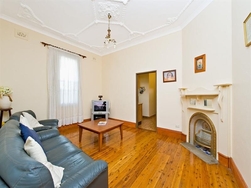 14 Swain Street, Sydenham NSW 2044
