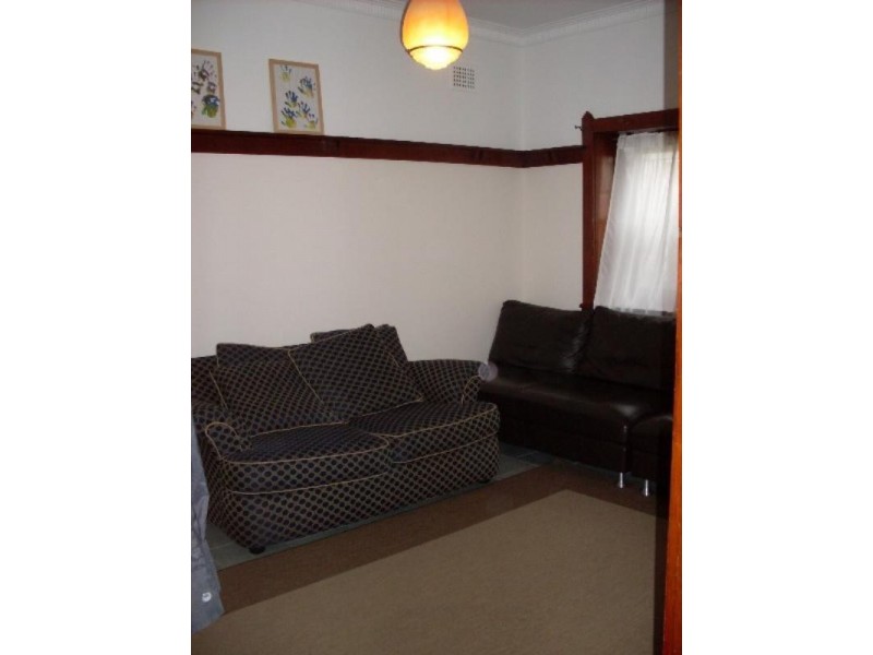 33 Wolli Avenue, Earlwood NSW 2206