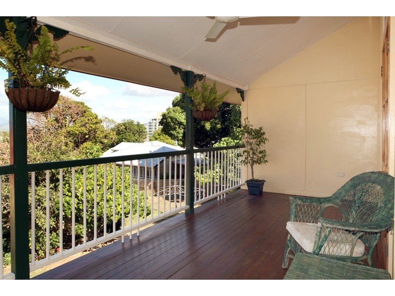 8 Murray Street, North Ward QLD 4810