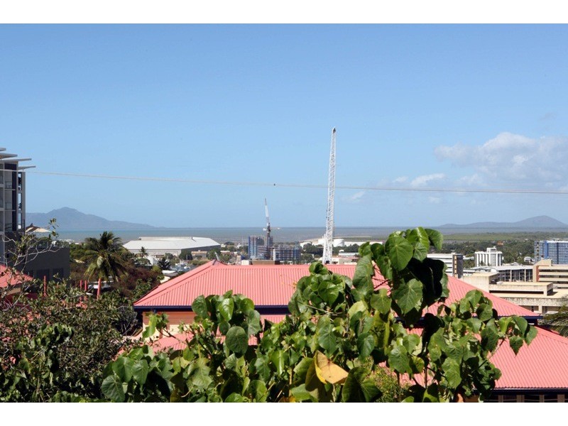 8 Murray Street, North Ward QLD 4810