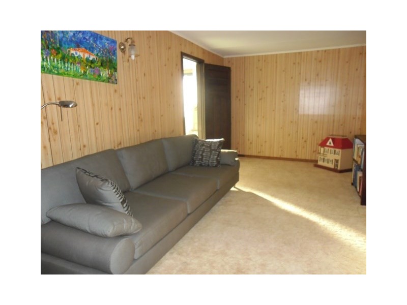 8 Niven Crescent, Carnamah WA 6517