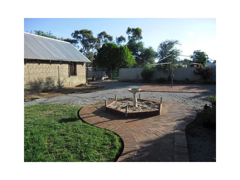 8 Niven Crescent, Carnamah WA 6517