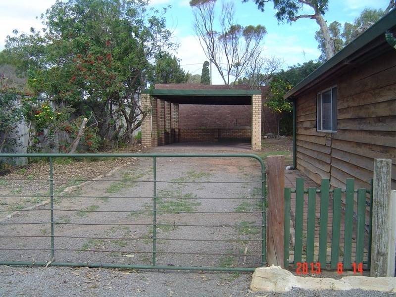 9 CHURCH Street, Dongara WA 6525