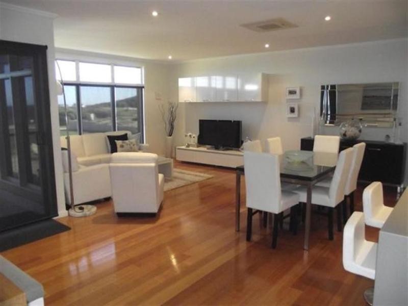 4 Marina Heights, Port Denison WA 6525