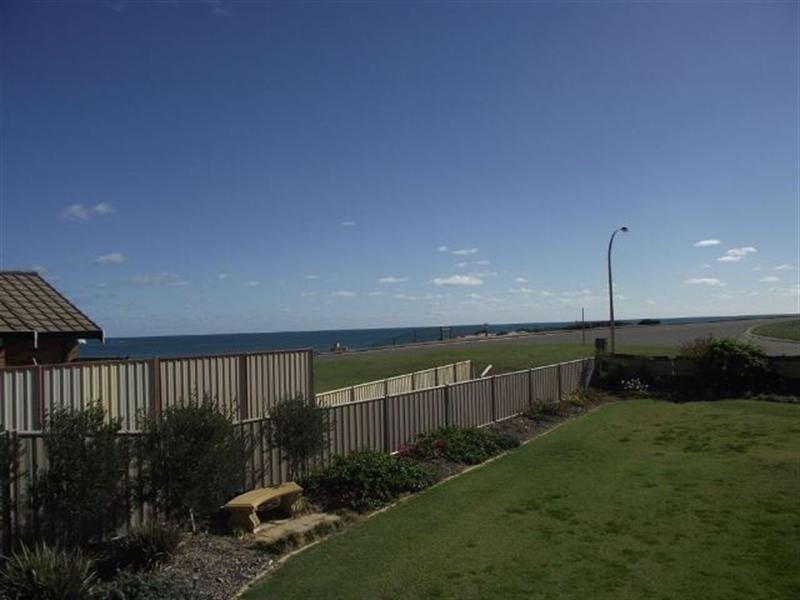 4 Marina Heights, Port Denison WA 6525