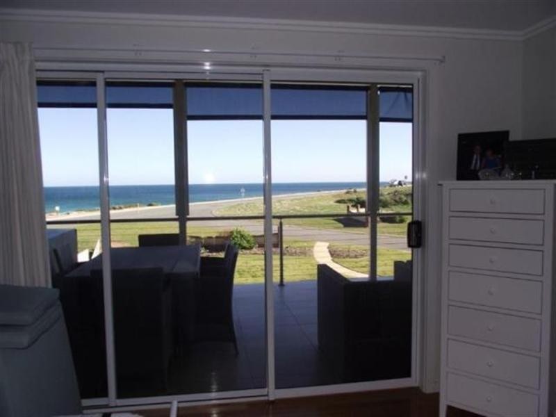 4 Marina Heights, Port Denison WA 6525