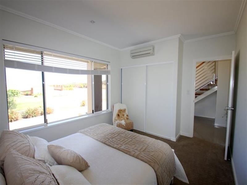 4 Marina Heights, Port Denison WA 6525