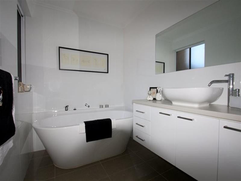 4 Marina Heights, Port Denison WA 6525