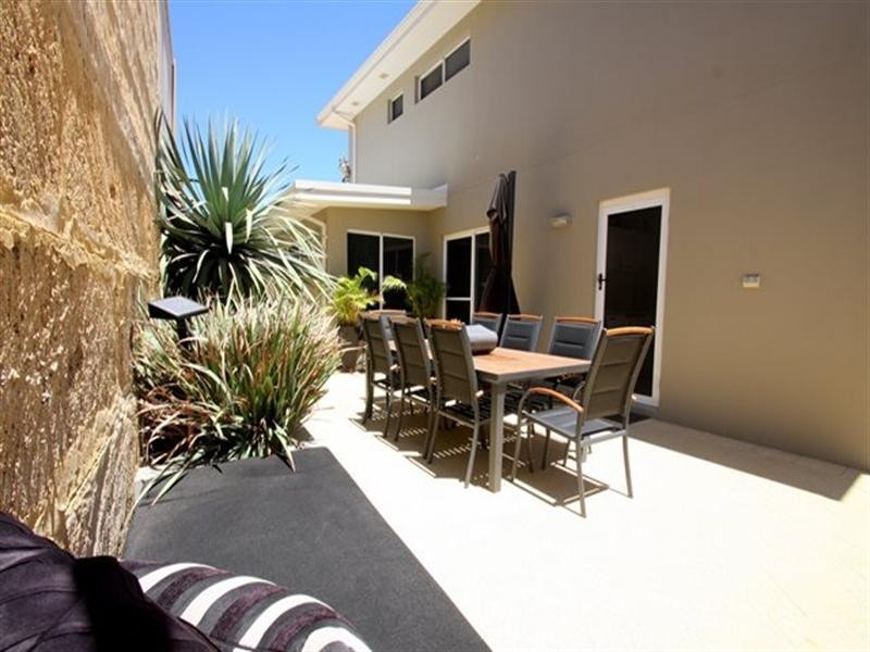 4 Marina Heights, Port Denison WA 6525