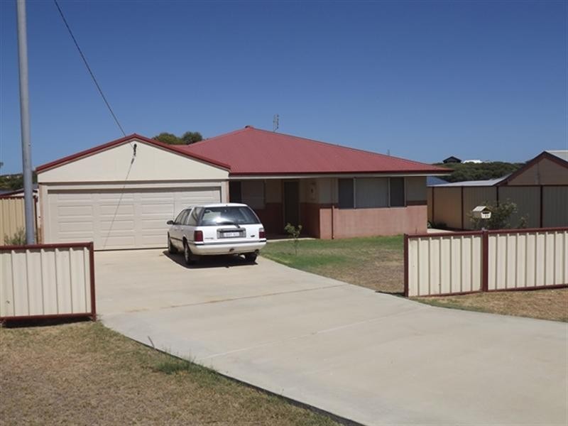 13 Thurkle Sqaure, Dongara WA 6525
