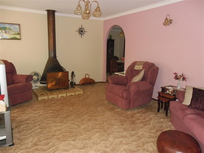 17 Slaughter Street, Three Springs WA 6519