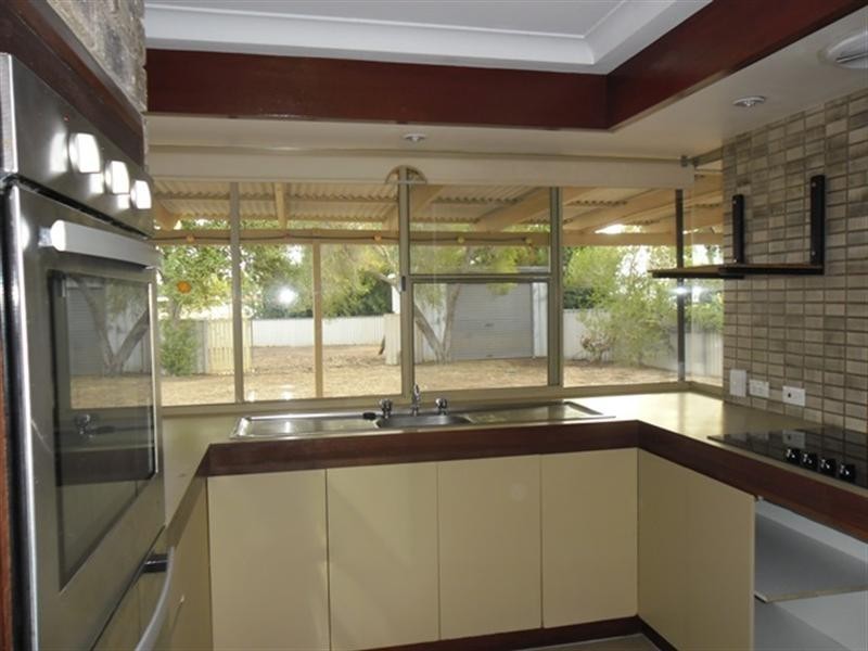 6 Robertson Street, Carnamah WA 6517