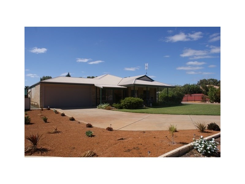 92 Tulloch Drive, Dongara WA 6525