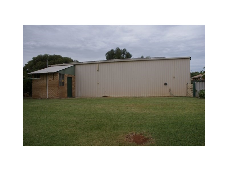 92 Tulloch Drive, Dongara WA 6525