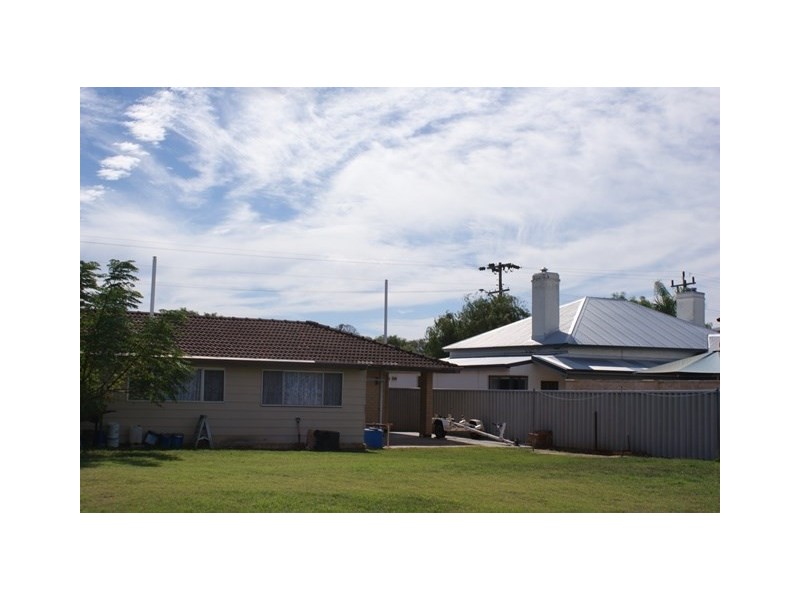 8 Hunts Road, Dongara WA 6525