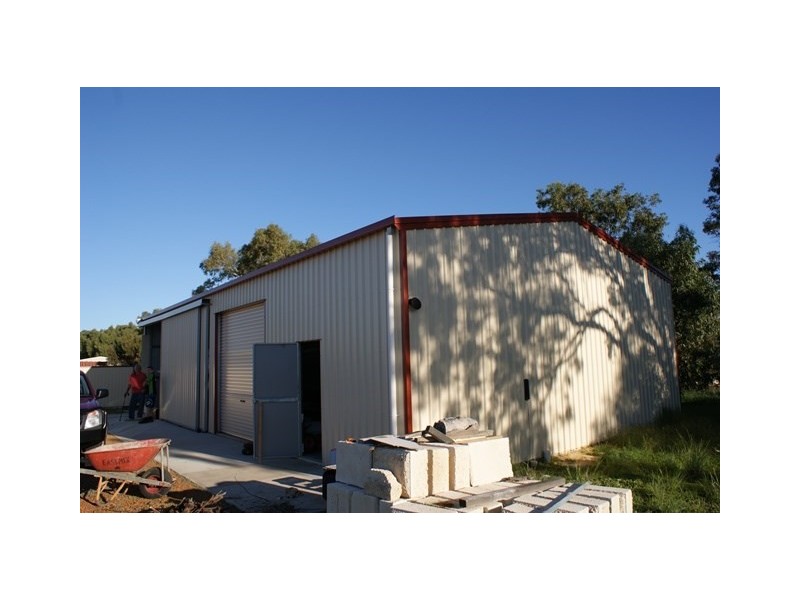 4 Bayliss Road, Dongara WA 6525