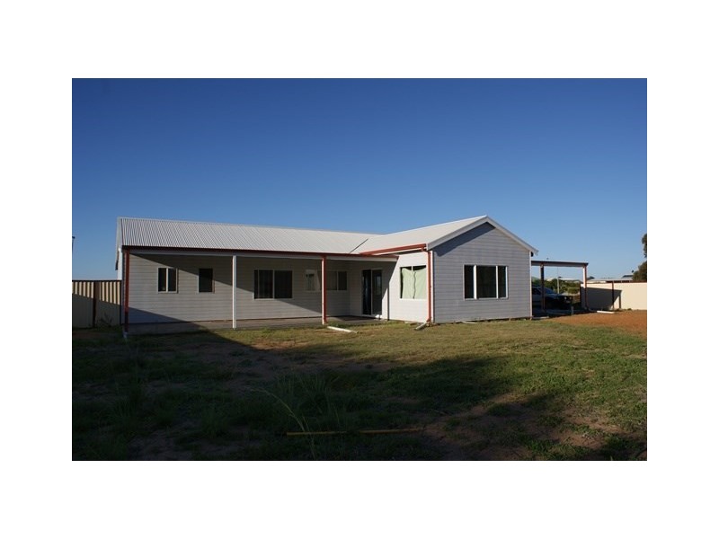 4 Bayliss Road, Dongara WA 6525