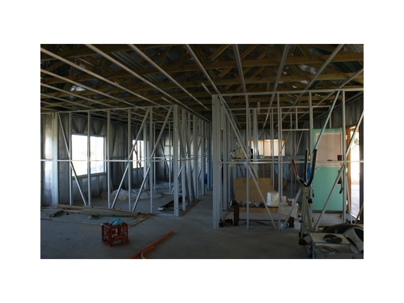 4 Bayliss Road, Dongara WA 6525