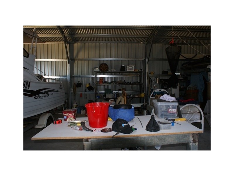 4 Bayliss Road, Dongara WA 6525