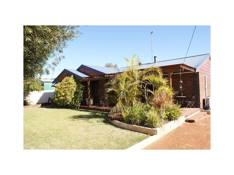 17 Flanagan Way, Dongara WA 6525