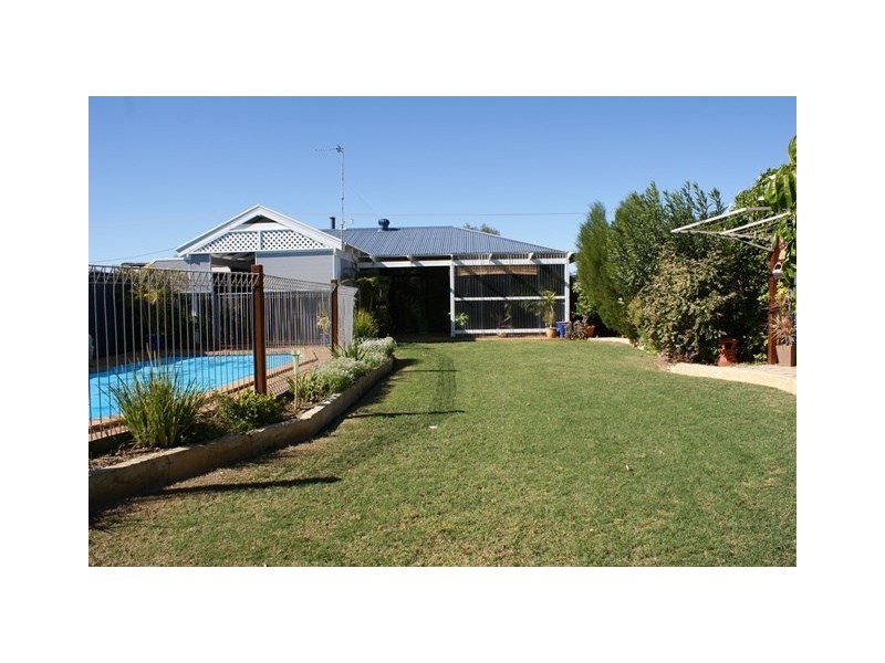 17 Flanagan Way, Dongara WA 6525