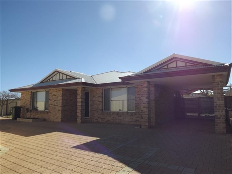 15 Premier Circle, Dongara WA 6525