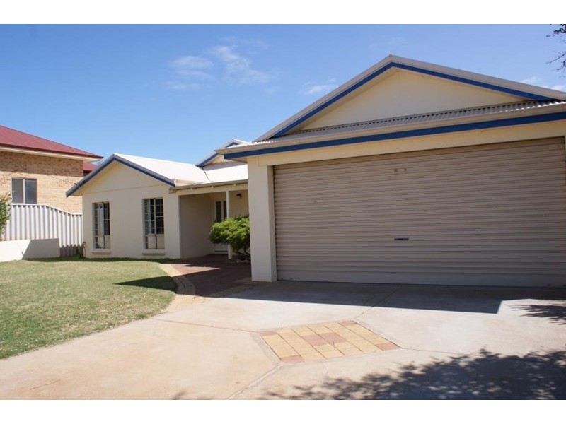 14 Bungaru Road, Port Denison WA 6525