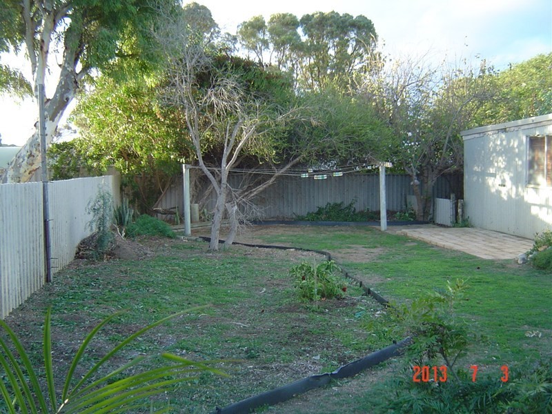 18 Armstrong Street, Dongara WA 6525