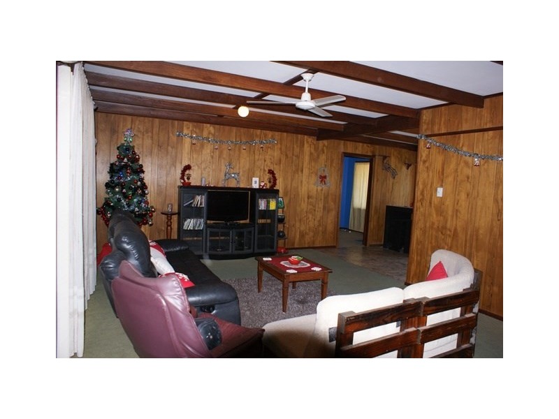 18 Armstrong Street, Dongara WA 6525