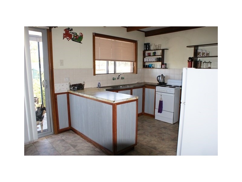 18 Armstrong Street, Dongara WA 6525