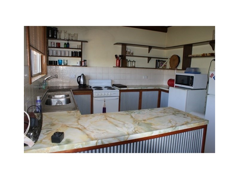 18 Armstrong Street, Dongara WA 6525