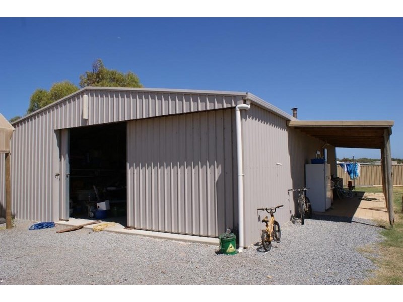 3 Chivers Concourse, Dongara WA 6525