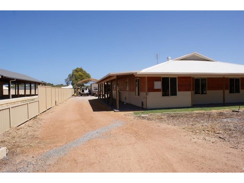 3 Chivers Concourse, Dongara WA 6525