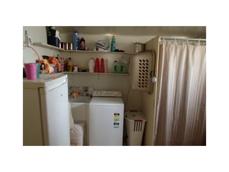 BAY 28 S BEND CARAVAN Park, Greenough WA 6532