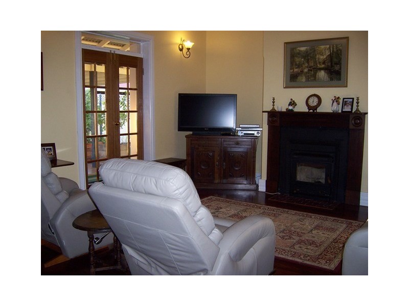 19 Waldeck Street, Dongara WA 6525