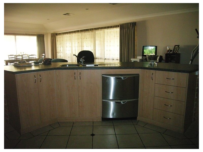 27 Pickering Drive, Dongara WA 6525