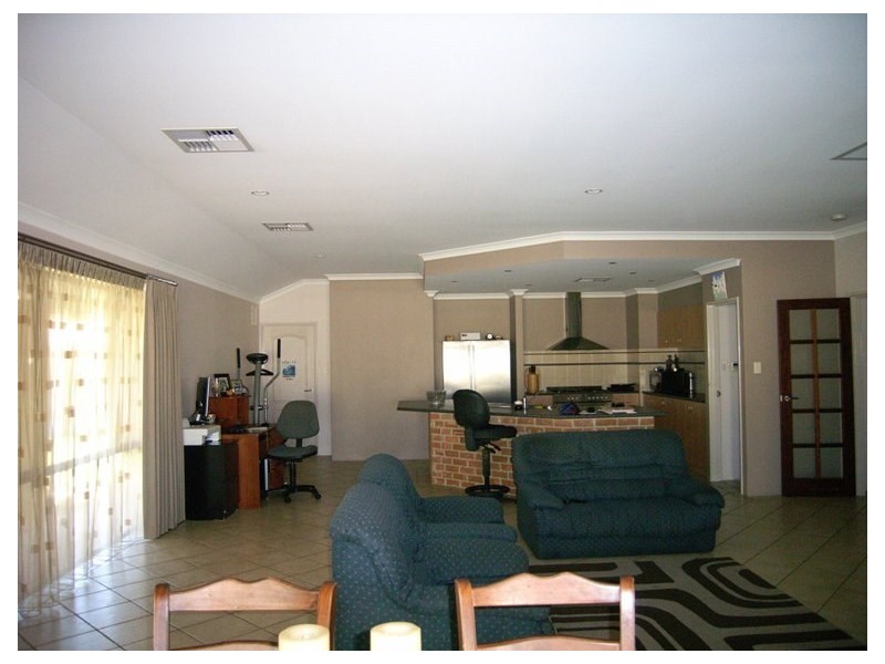 27 Pickering Drive, Dongara WA 6525