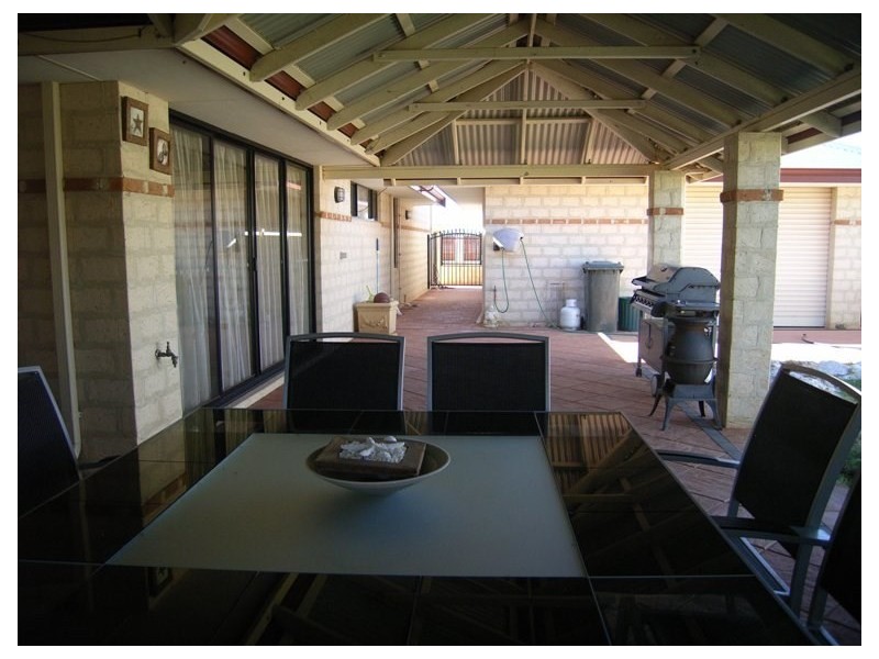 27 Pickering Drive, Dongara WA 6525