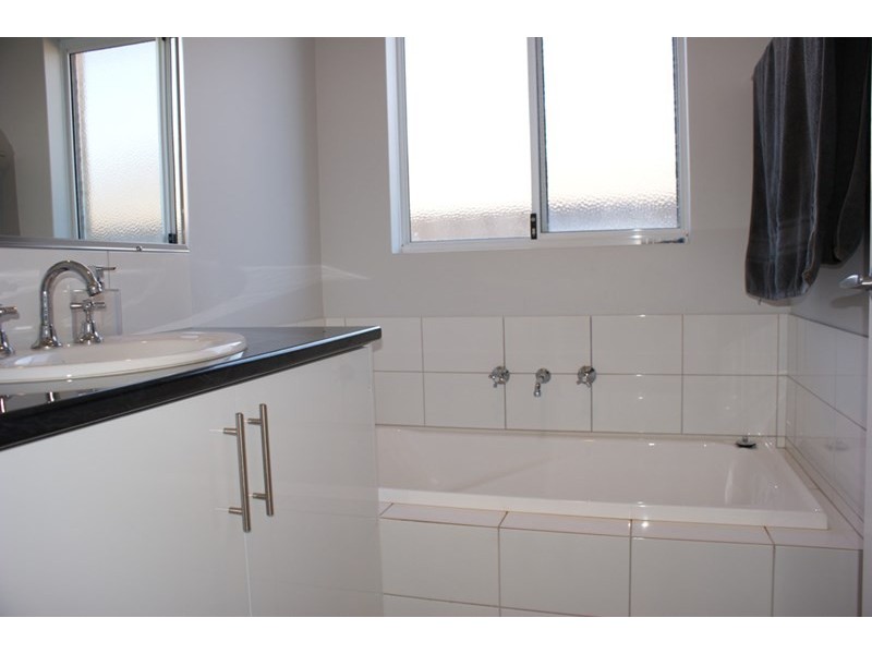 60 Premier Circle, Dongara WA 6525