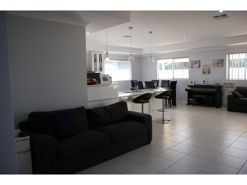 60 Premier Circle, Dongara WA 6525