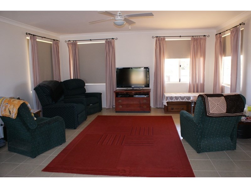 8 Bayliss Road, Dongara WA 6525