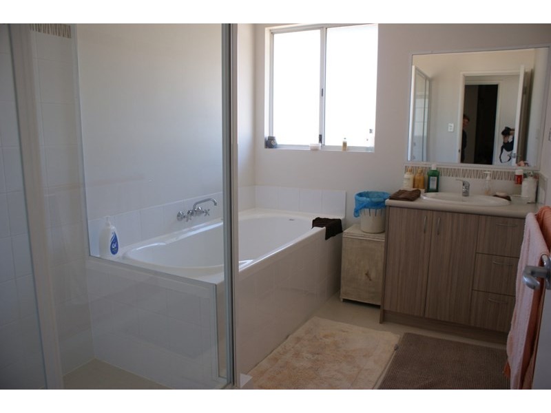 8 Bayliss Road, Dongara WA 6525