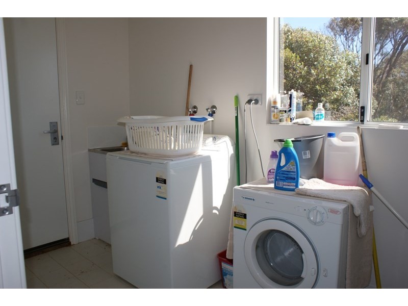 8 Bayliss Road, Dongara WA 6525