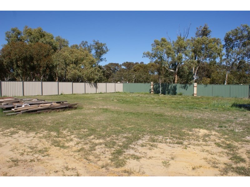 8 Bayliss Road, Dongara WA 6525