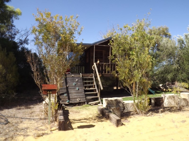 56 Pettit Lane, Dongara WA 6525