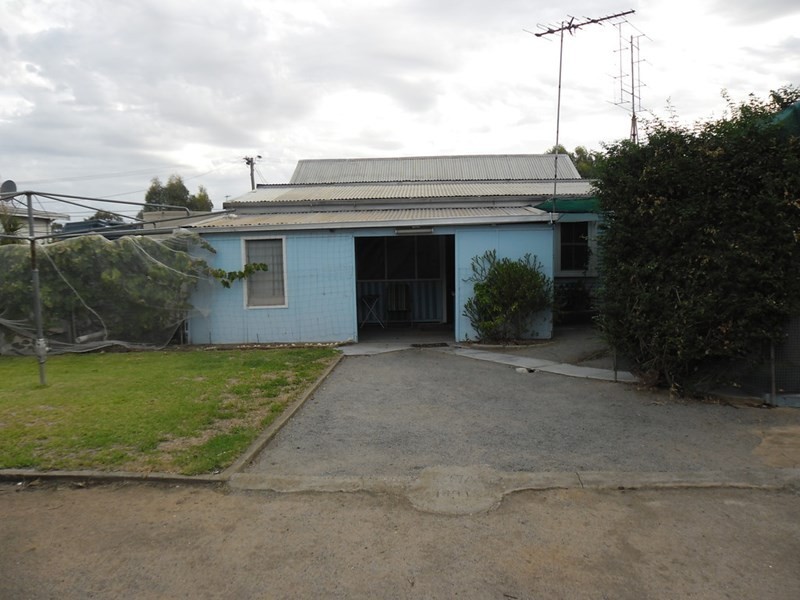 2 Caron Street, Carnamah WA 6517