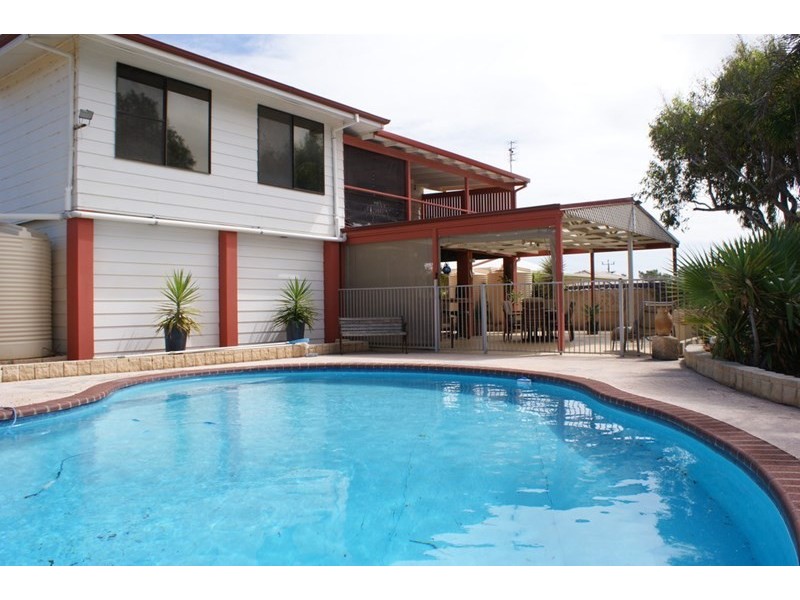 10 Bartlett Place, Port Denison WA 6525