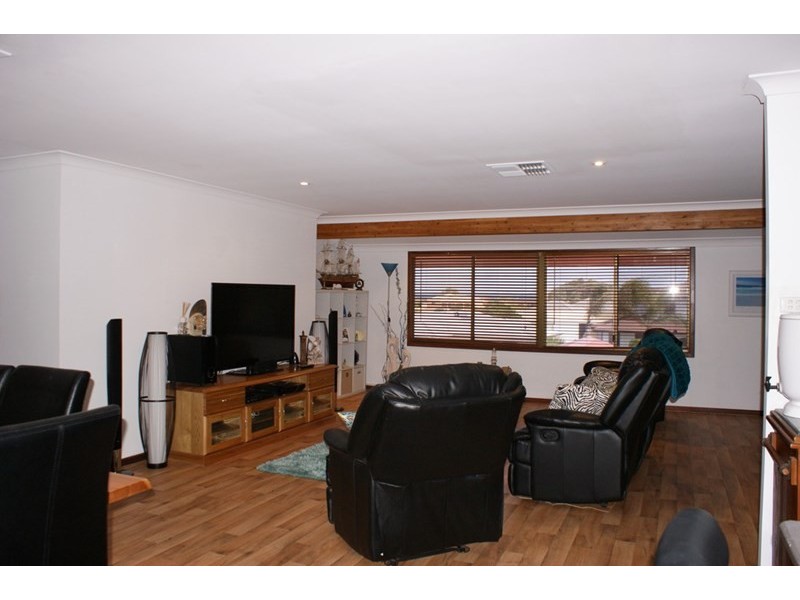 10 Bartlett Place, Port Denison WA 6525