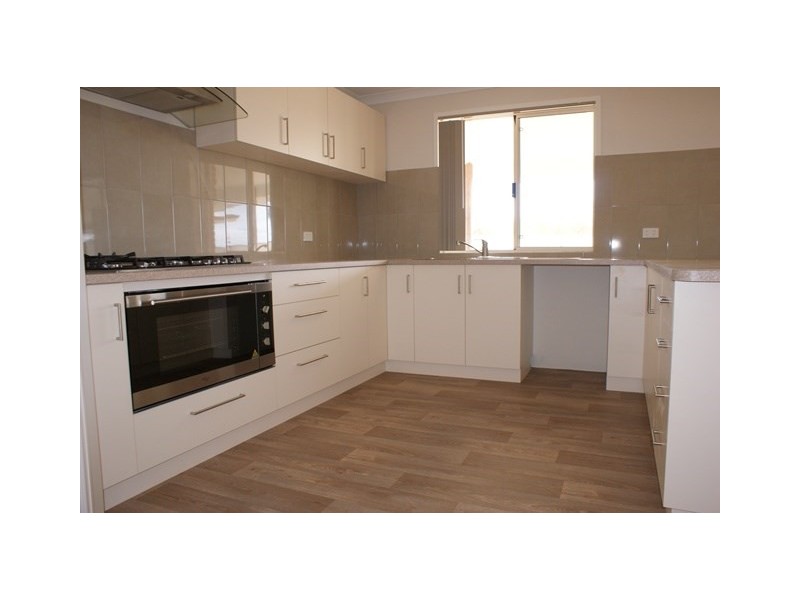 16 BAYLISS, Dongara WA 6525